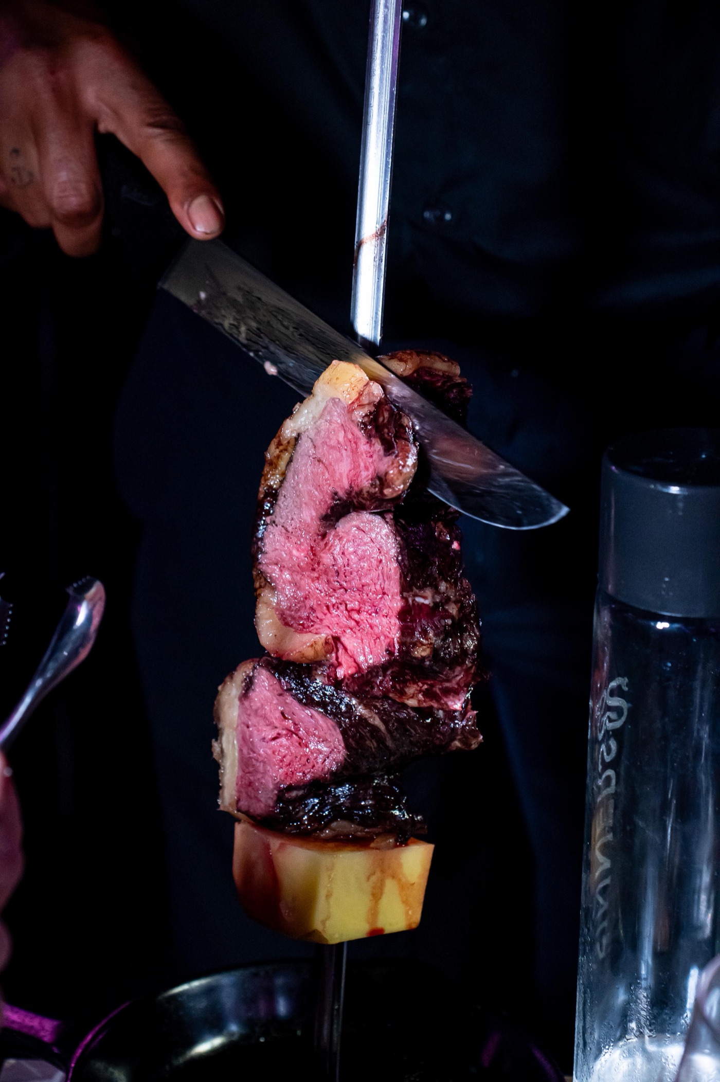 La spada di carne servita al tavolo